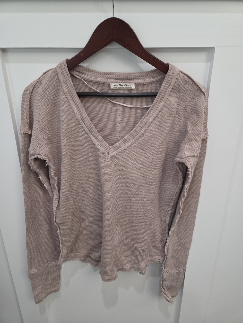 We The Free Mauve Raw-Edge V-Neck Thermal Long Sleeve Top